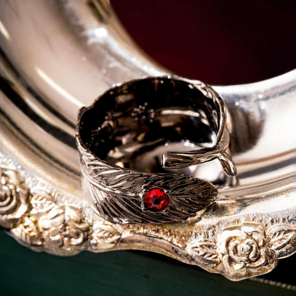 Studio Ghibli GBL Howl’s Moving Castle My Treasure Ring – Howl’s Black Feather
