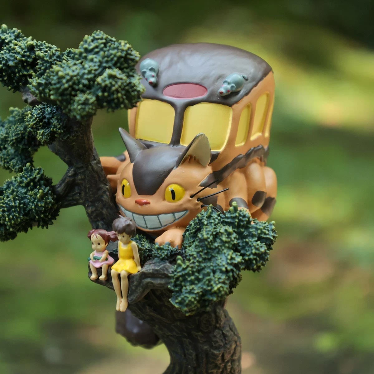 Studio Ghibli My Neighbor Totoro Diorama Clock Catbus & Satsuki Mei on Pine Tree