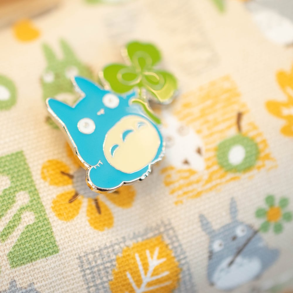 Studio Ghibli My Neighbour Totoro Medium Totoro Clover Pin Badge T-29