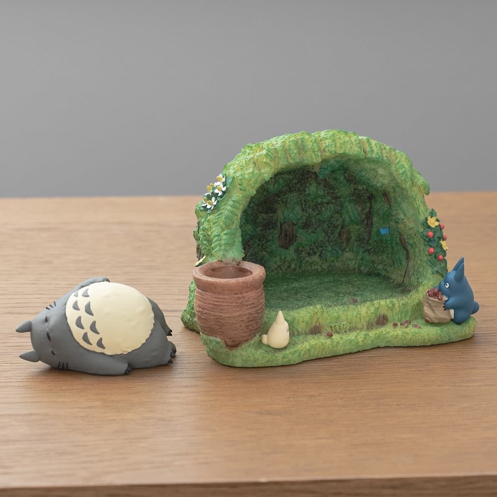 Studio Ghibli My Neighbour Totoro Totoro’s Home Diorama Pen Stand & Paperweight