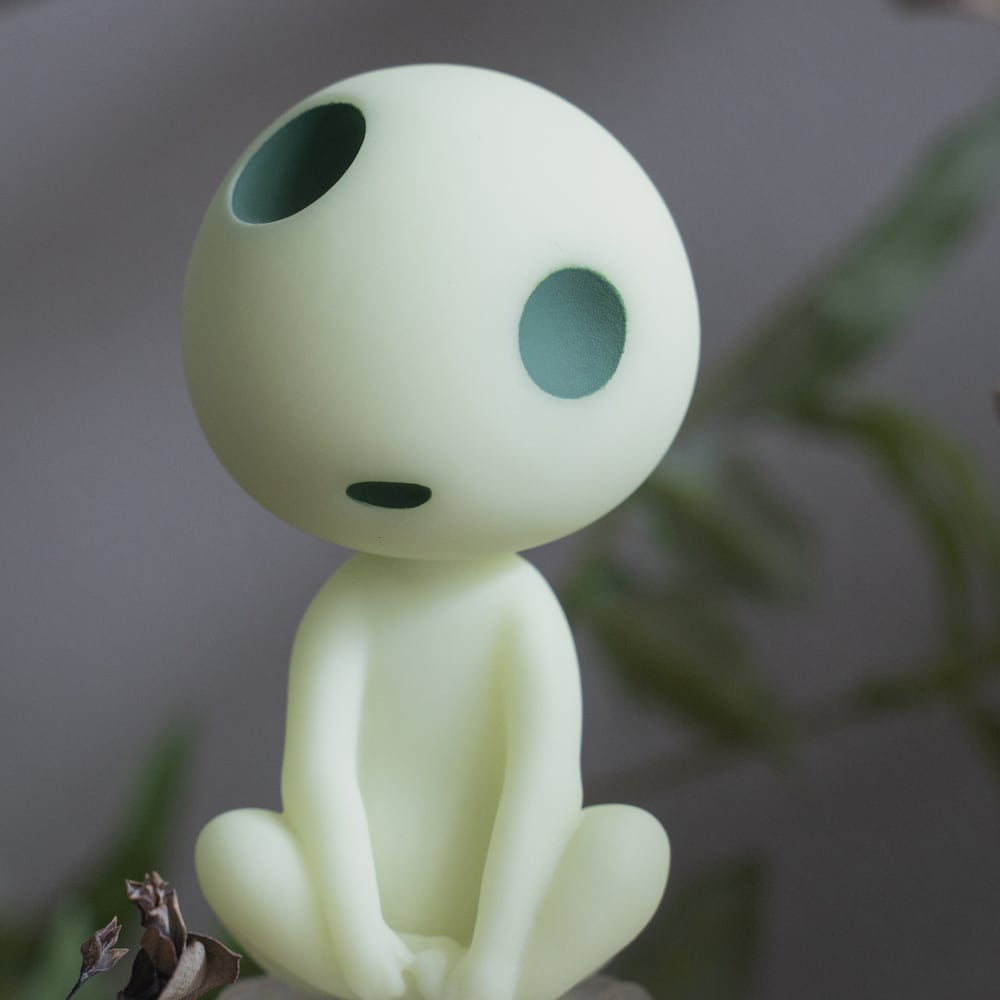 Studio Ghibli Princess Mononoke Kodama Little Sitting Glow-in-the-Dark Figu