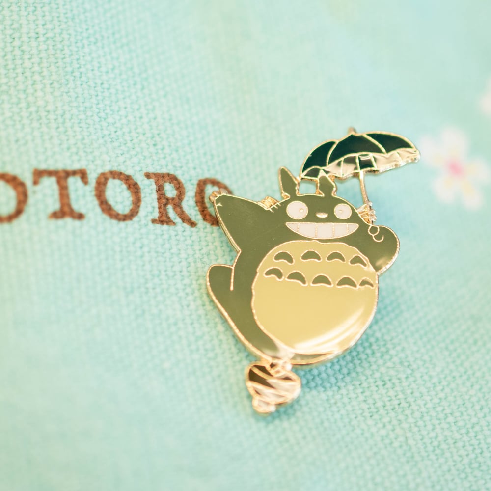 Studio Ghibli My Neighbour Totoro Flying Big Totoro Pin Badge T-03